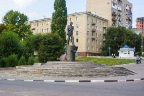 памятник, юрий гагарин, саратов, набережная космонавтов