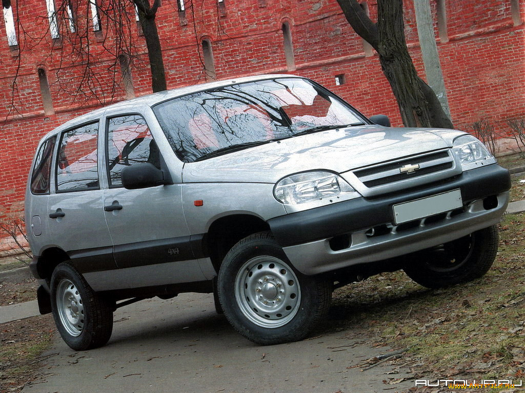 Нива 2004. Chevrolet Niva 2000. Нива Шевроле 2000 года. Нива Шевроле 2000г. Шевроле Нива 2000 год выпуска.