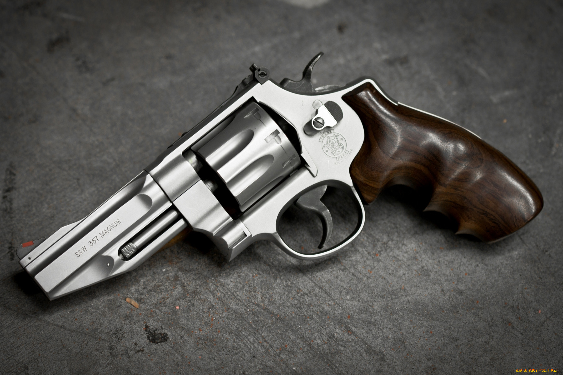 Револьвер фото. Смит и Вессон 357 Магнум. 357 Magnum оружие. Барабан 357 Магнум. Colt Python .357 Magnum Smith & Wesson.