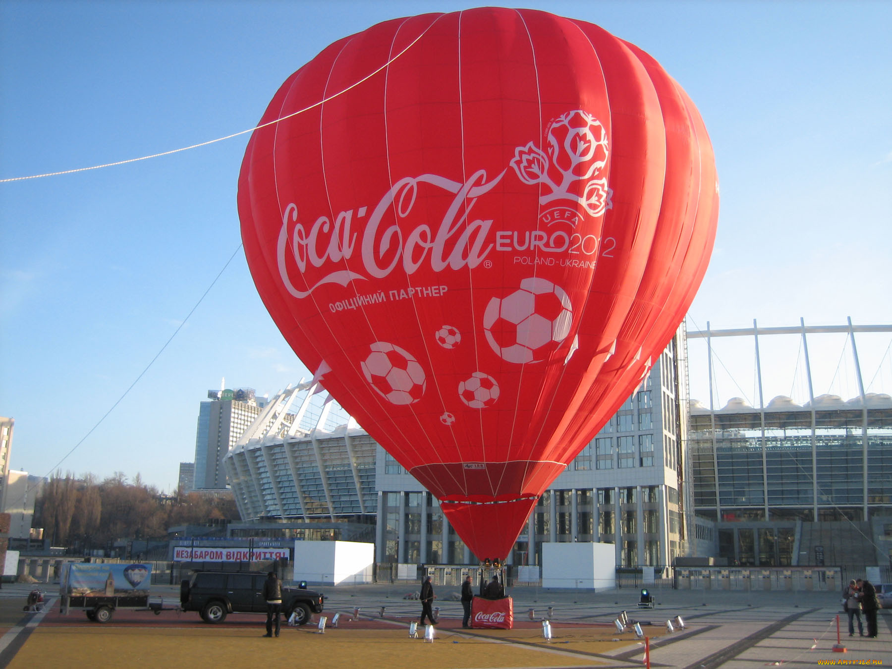 Воздушный шар смоленск. Воздушные шары рекламные. Рекламный воздушный шар. Реклама на воздушных шарах. Воздушный шар реклама.