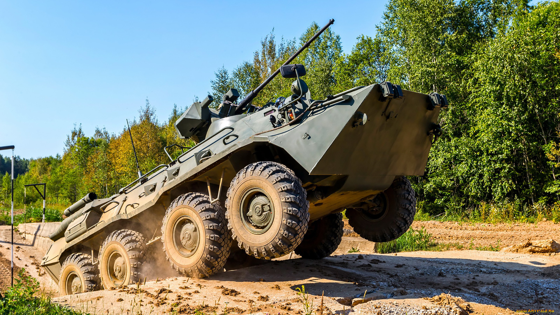 Бтр фото. БТР-82 бронетранспортёр. БТР-80 бронетранспортёр. Танк БТР 80. Российский бронетранспортер БТР-80а