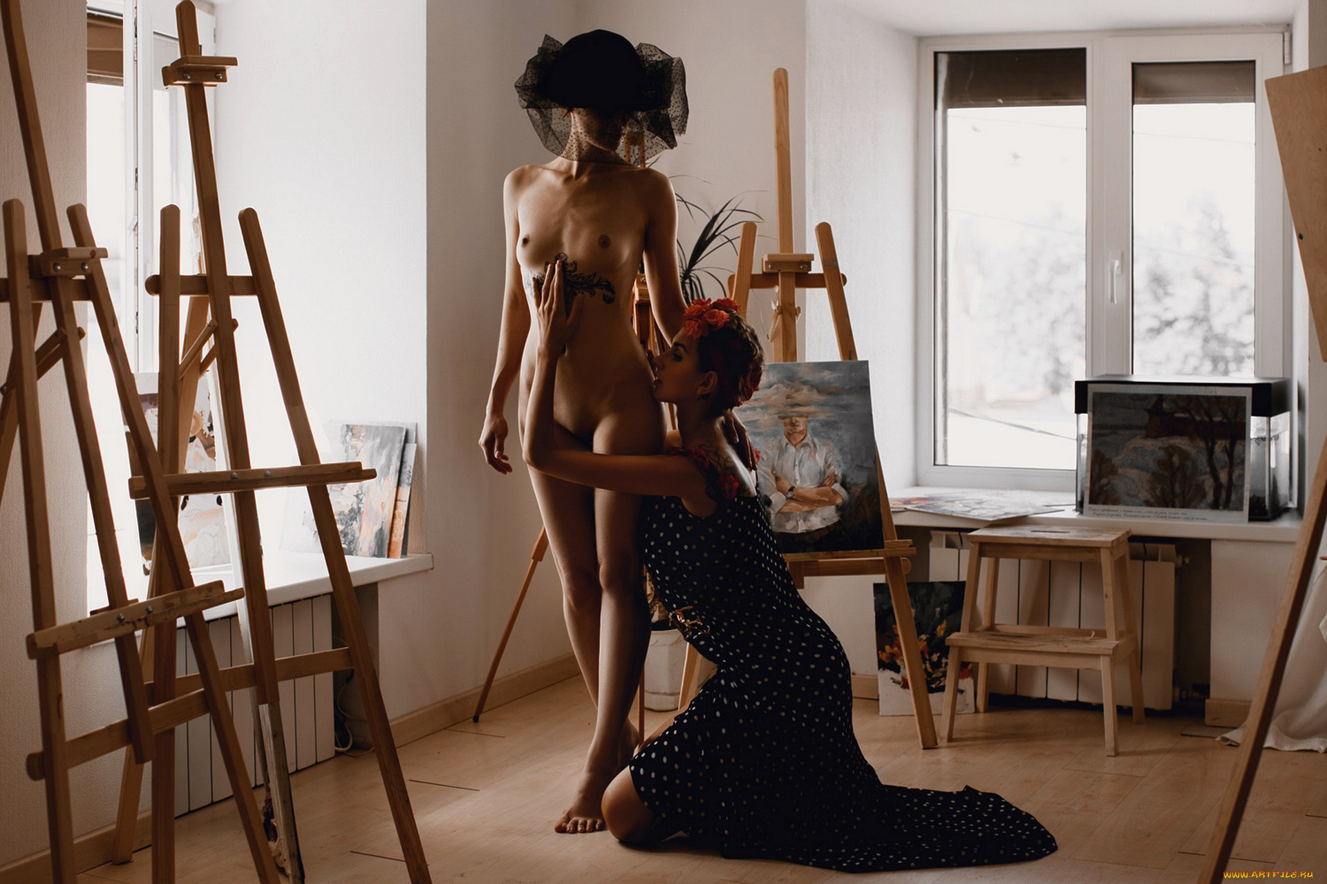 женщины позируют голыми художнику фото 93