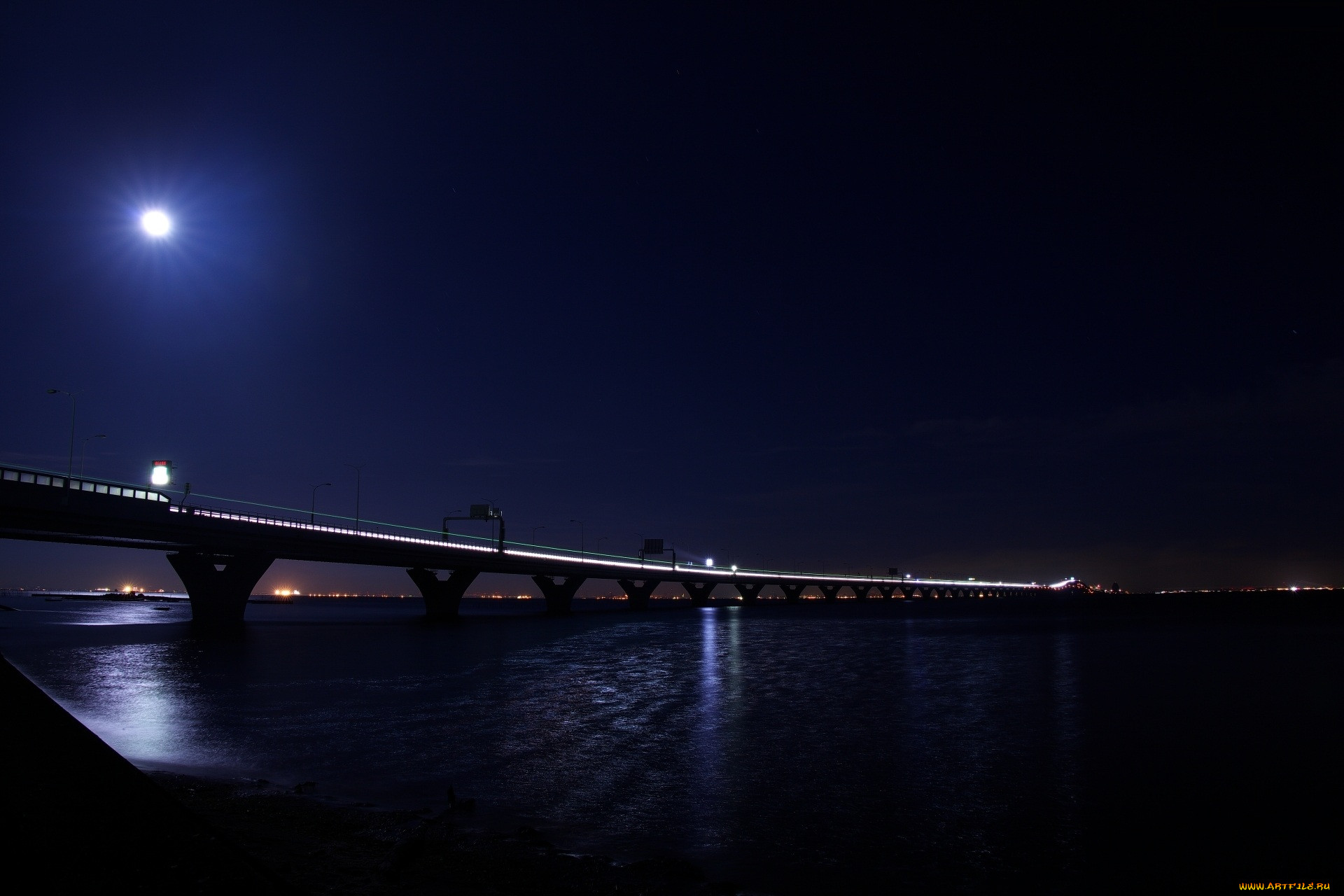 Ночь ставшая концом. Астрахань Кубанский мост ночью. Город мост ночь. Мост вечером. Ночной пейзаж.
