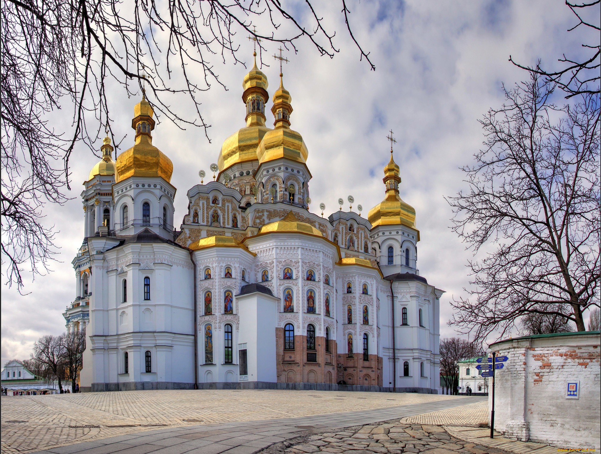 Храмы соборы церкви монастыри