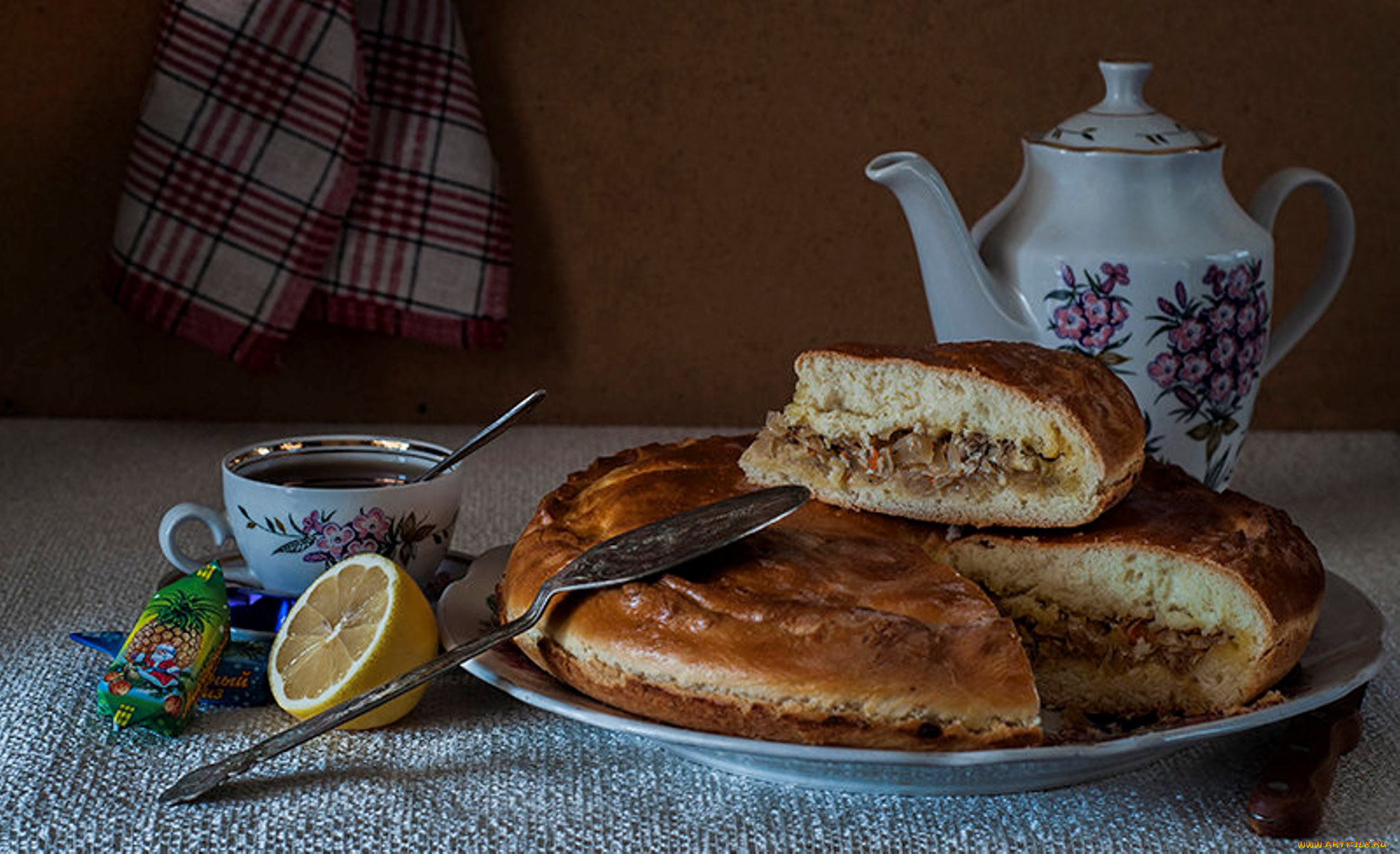 Коллеги с пирогами во сне