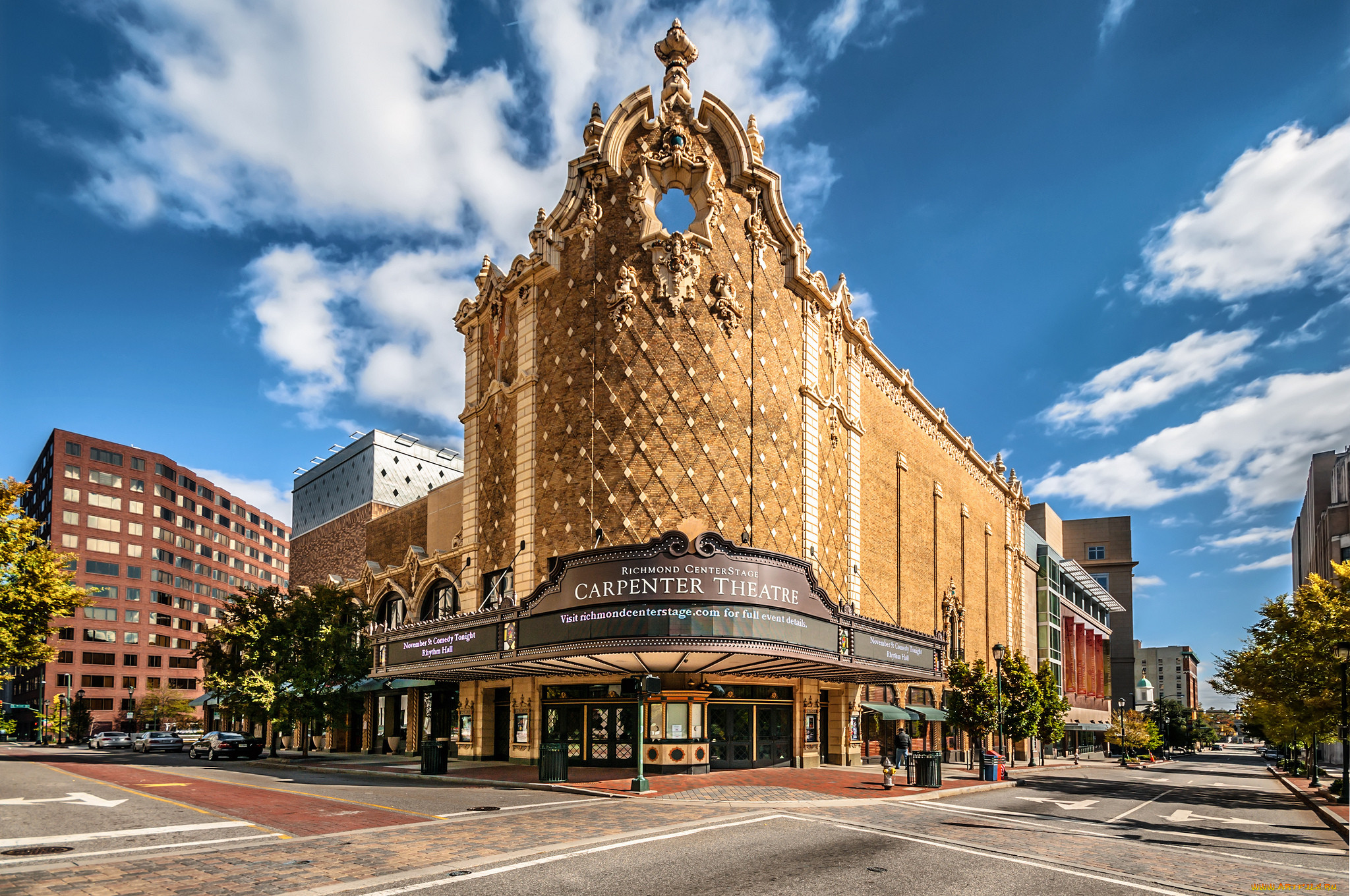 Найти здание. Здания. Фотографии зданий. Архитектура университета в США. Richmond building.