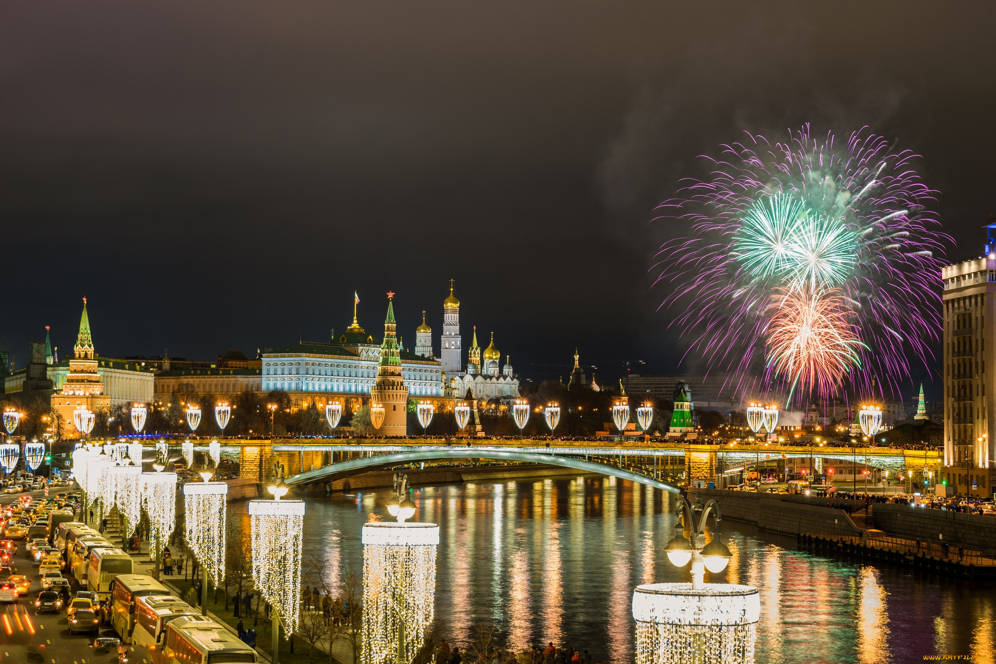 Фото москвы годов. Russia салют Москва. Салют Москва Сити. Ночная Москва салют. Москва ночью салют.