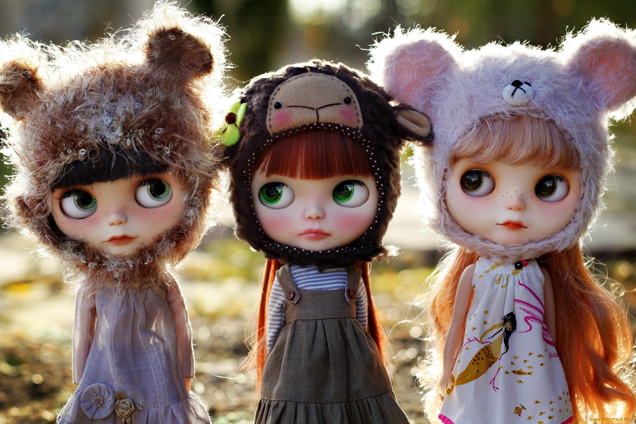 На 3 куколки больше. Красивые куклы. Три куклы. Три красивые куклы. Прикольные красивые куклы.