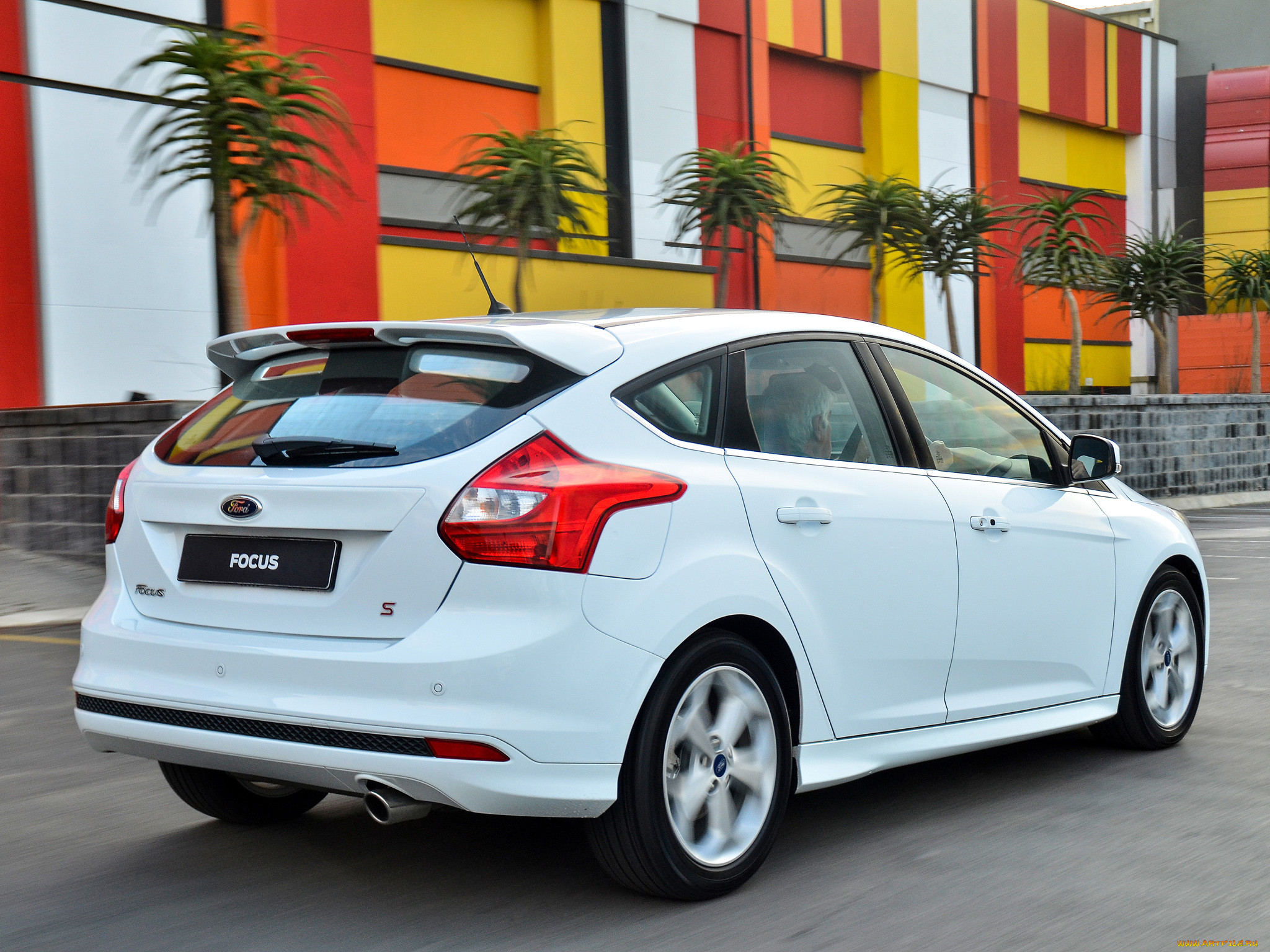 Fox ford. Ford Focus 2014. Ford Focus 3 хэтчбек. Форд фокус 2014 хэтчбек. Форд фокус 3 2014.