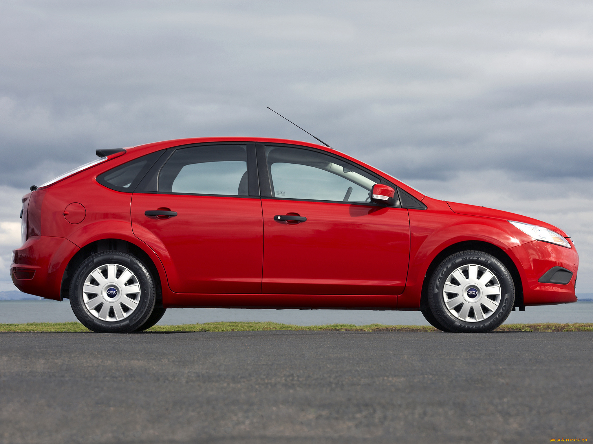 Red focus. Ford Focus 2009. Ford Focus 2009 хэтчбек. Ford Focus красный. Форд фокус красный хэтчбек.