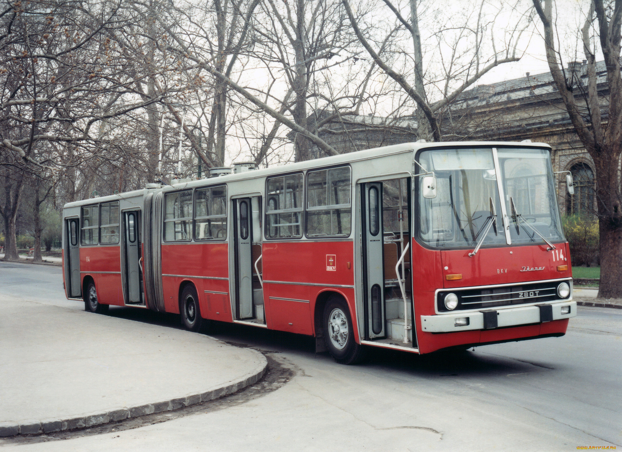 Автобус с гармошкой фото