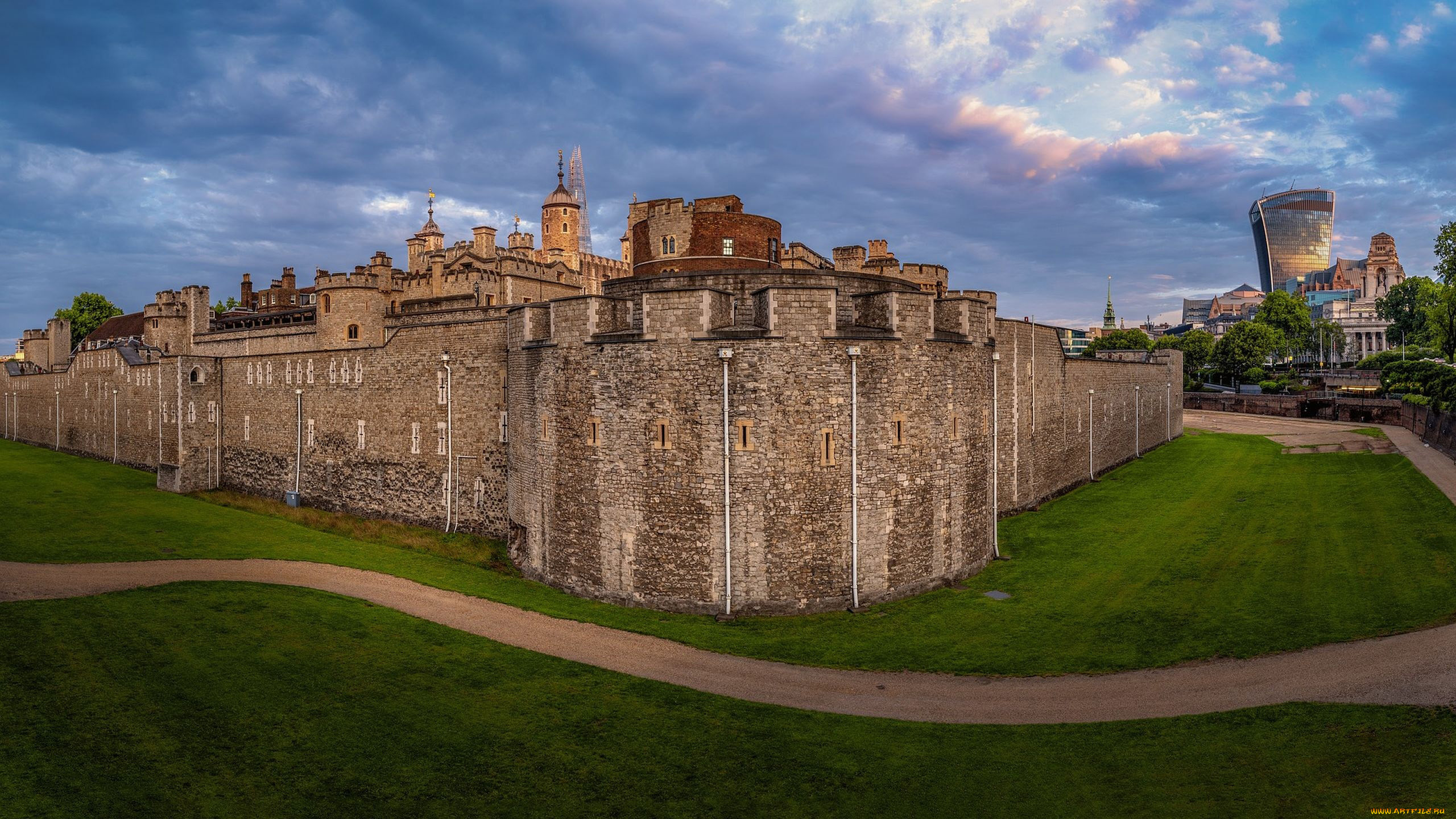 Tower of london. Тауэр Англия. Королевская крепость Тауэр. Тауэр в 1066. Лондонский Тауэр – Старейшая Британская крепость.