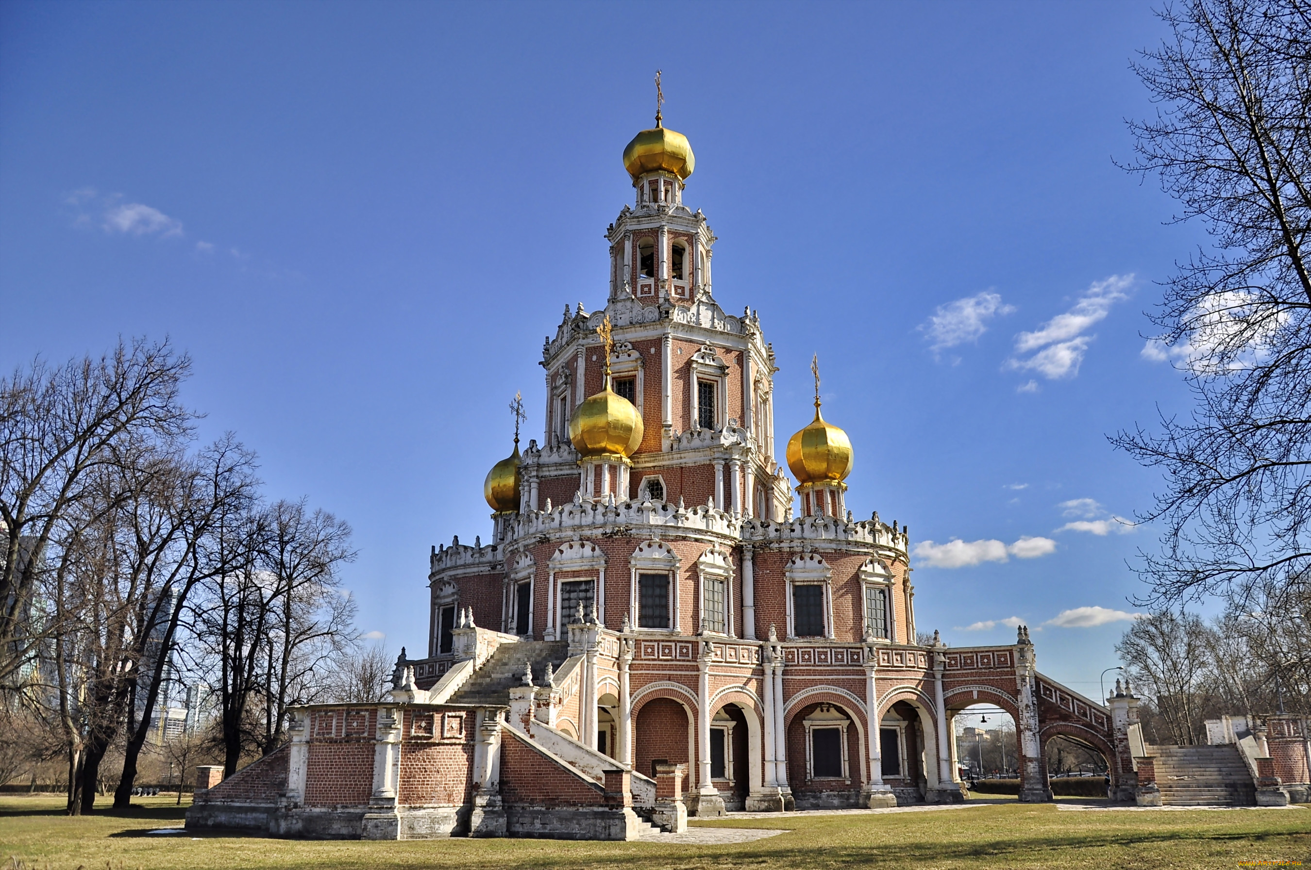 Самые известные храмы москвы фото с названиями