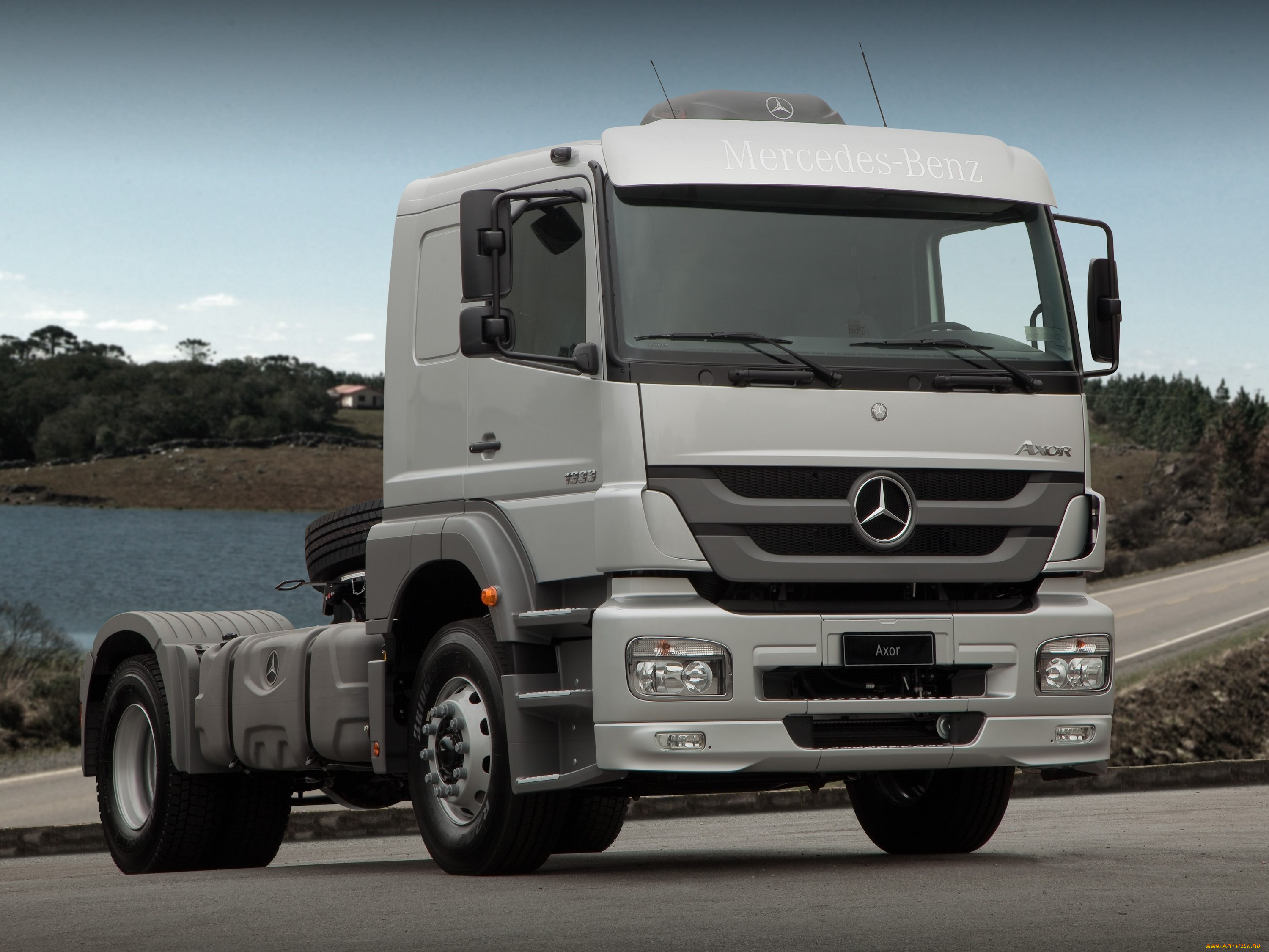 Мерседес аксор. Mercedes-Benz Axor. Мерседес Бенц Axor. Мерседес Axor тягач. Грузовик Мерседес Аксор.