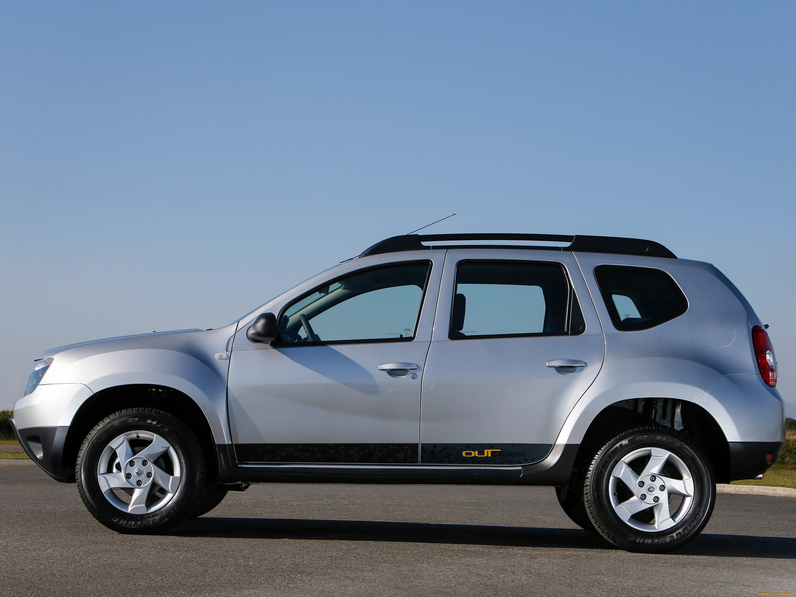 Рено дастер оригинал. Рено Дастер 2014г. Renault Duster 2014 г.,. КИК Crossline Duster. Renault Duster диски.