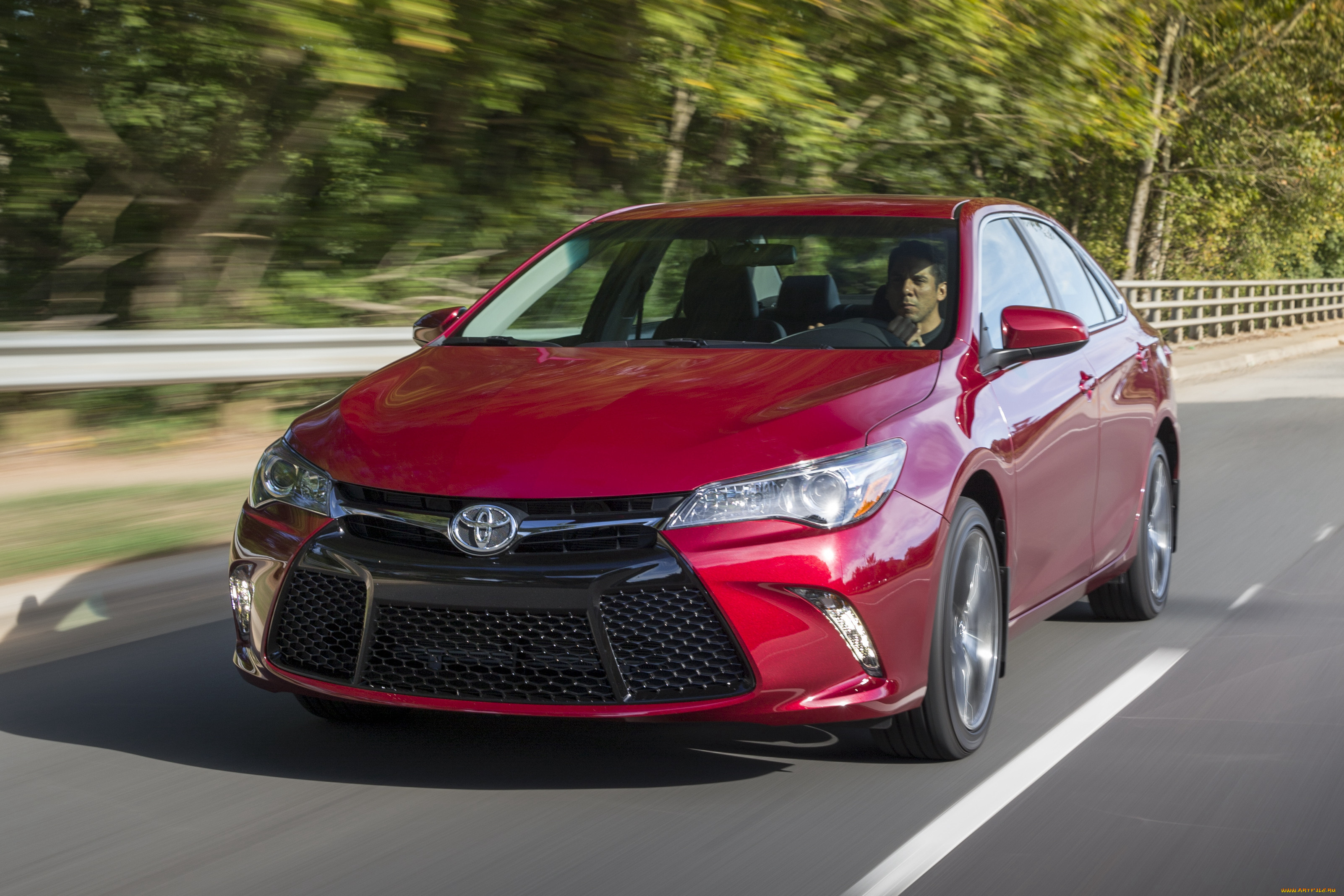 Красная toyota