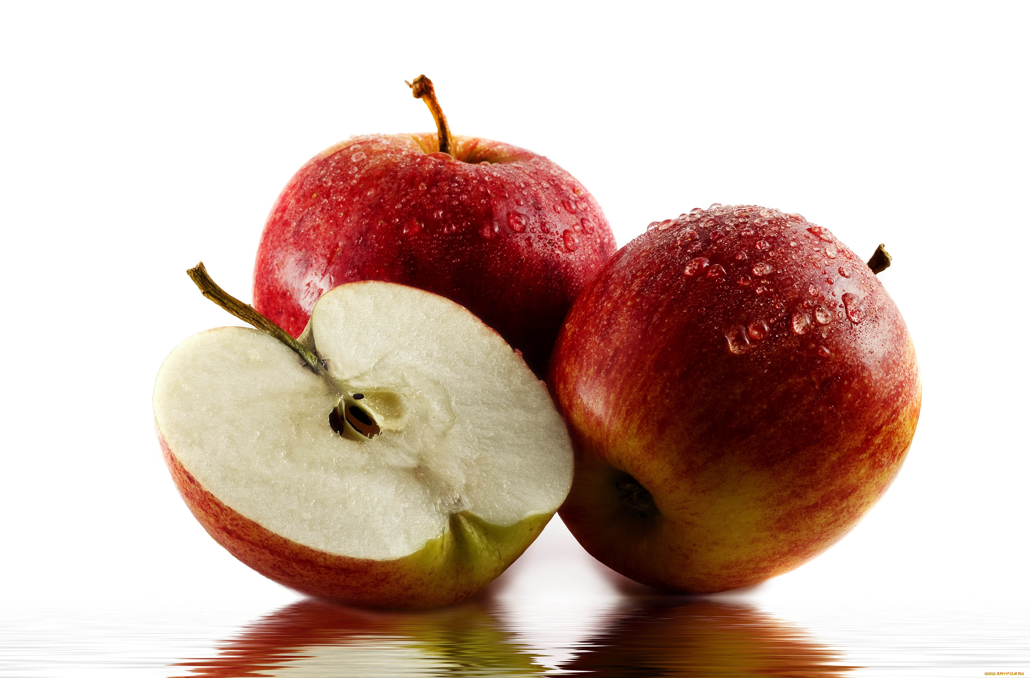 Завтрак 2 яблока. Яблоко. Две половинки яблока. Половина яблока. Разрезанное яблоко.