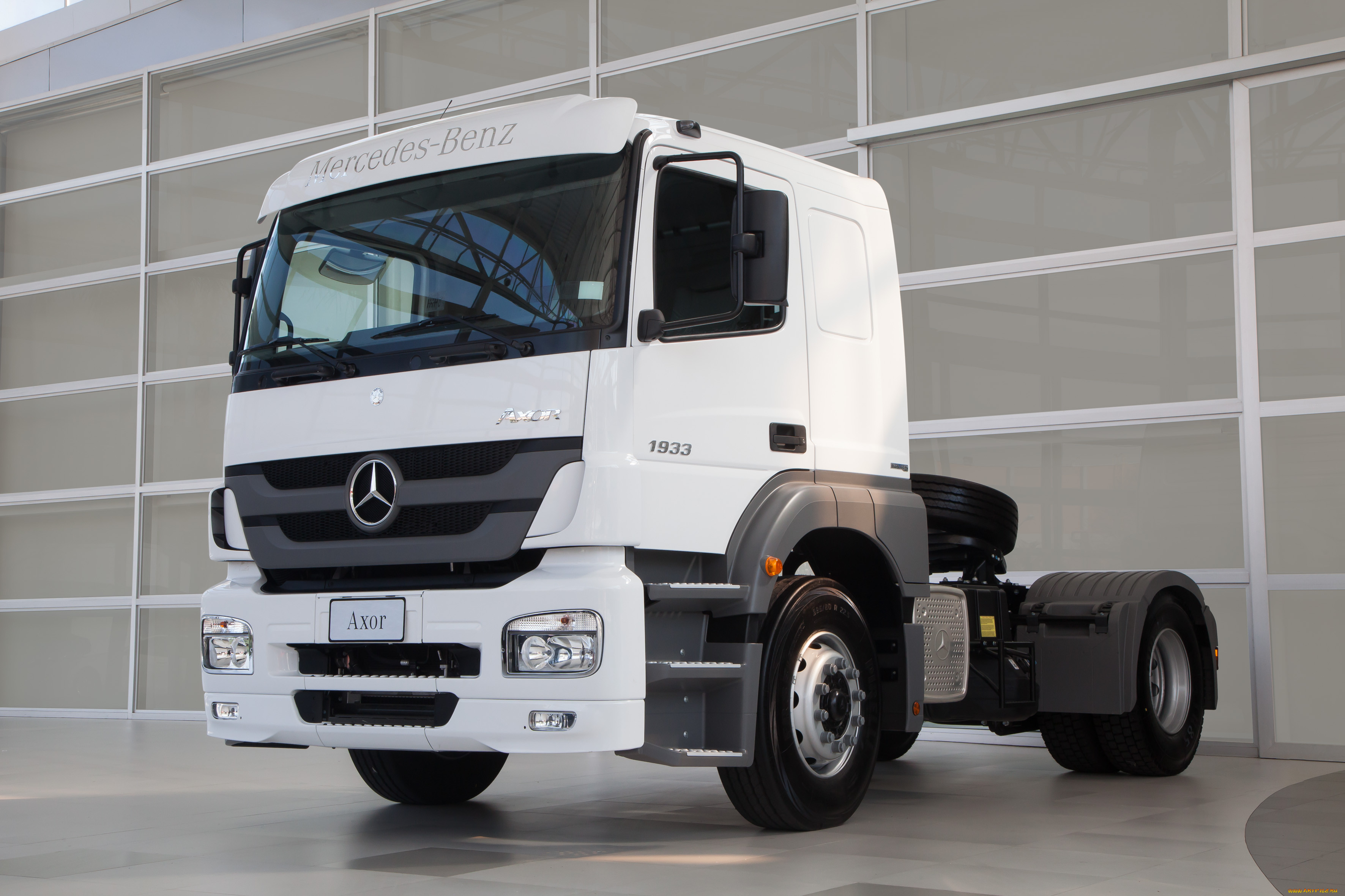 Mercedes benz axor. Мерседес Бенц Axor. Mercedes Axor 2. Мерседес Axor тягач.