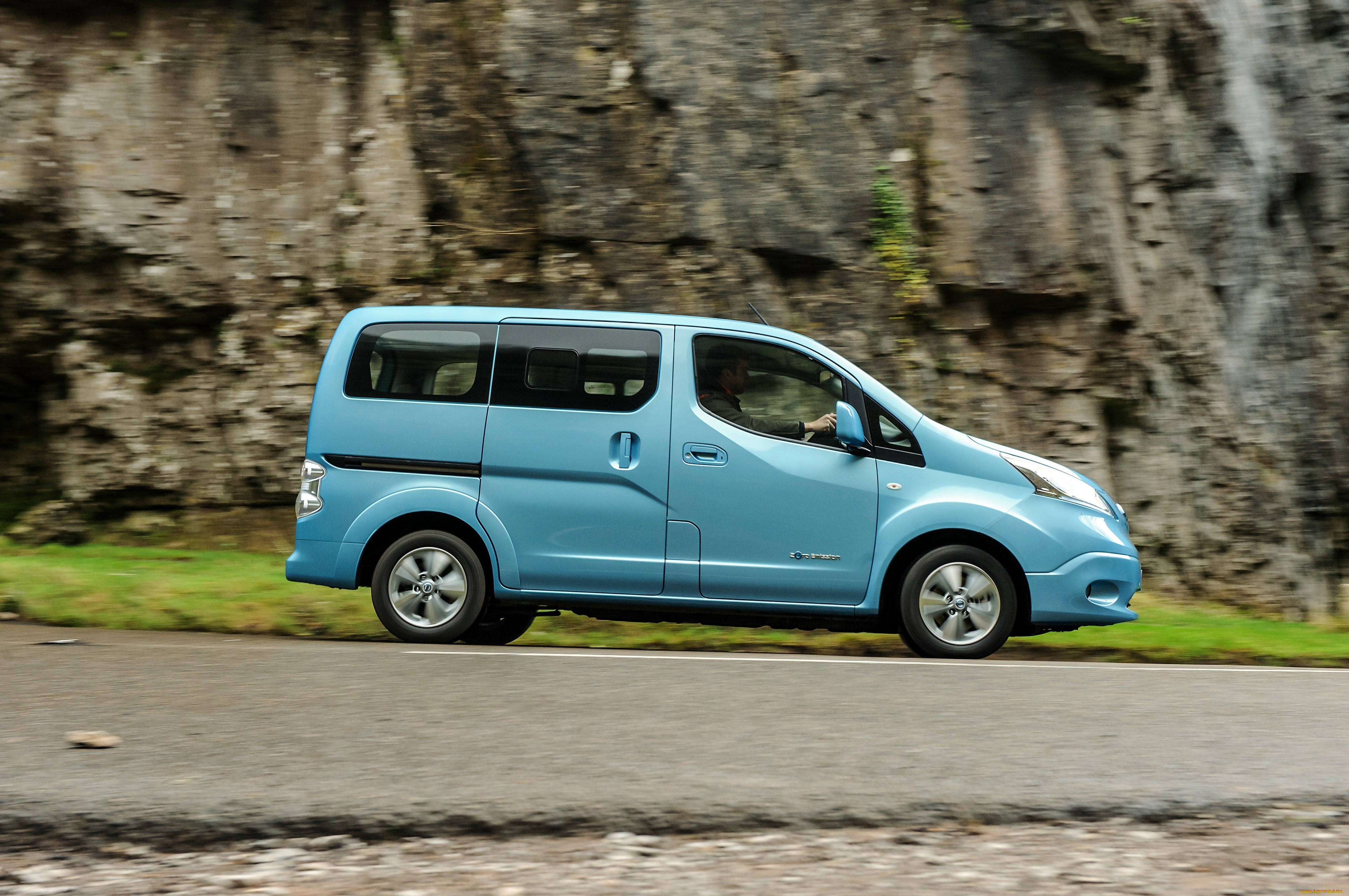 Nissan nv200 фото