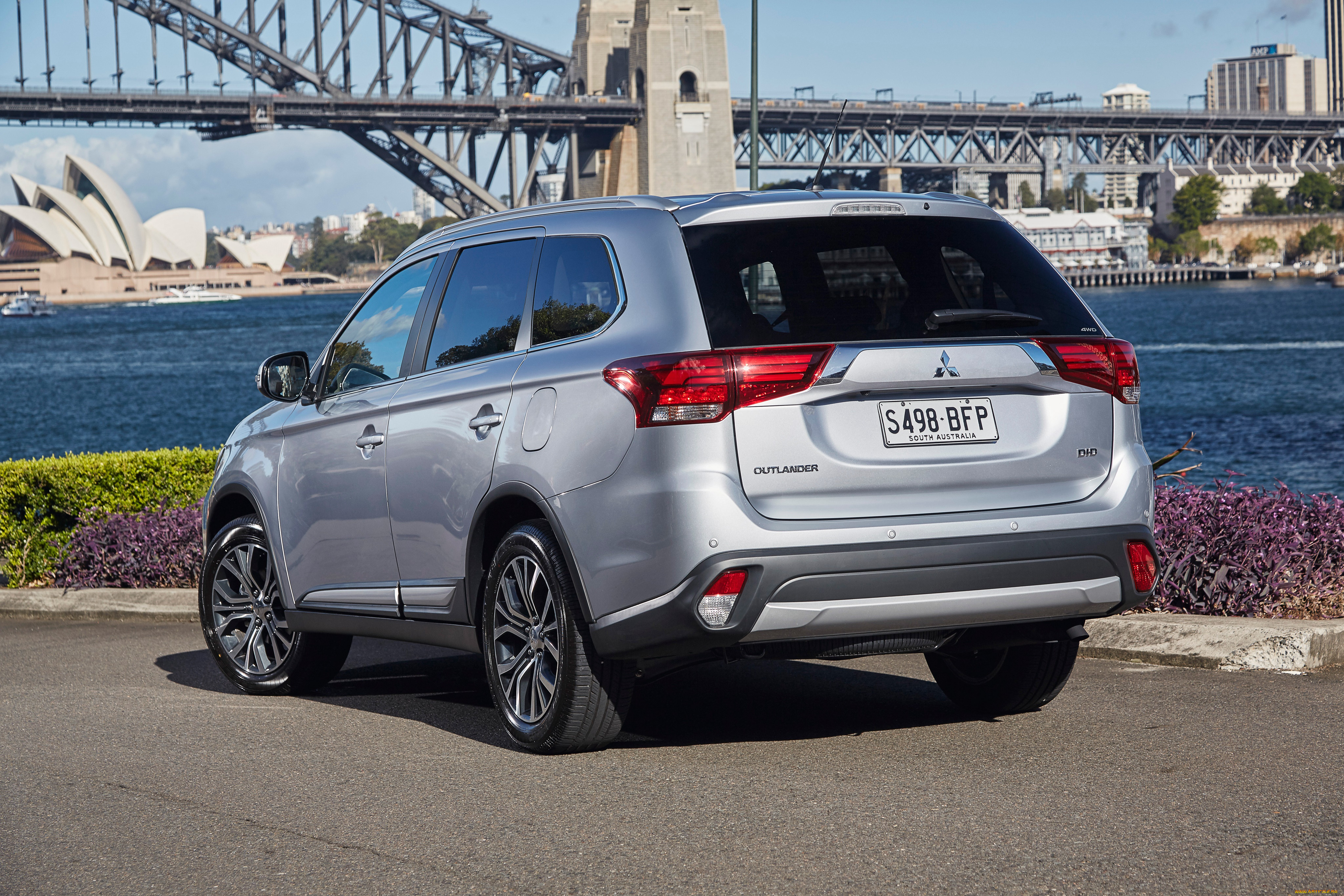 Mitsubishi outlander 2015 год. Митсубиси Аутлендер 2015. Митсубиши Аутлендер 2015. Митсубиси Аутлендер 2015 года. Митсубиси Аутлендер 2015г.