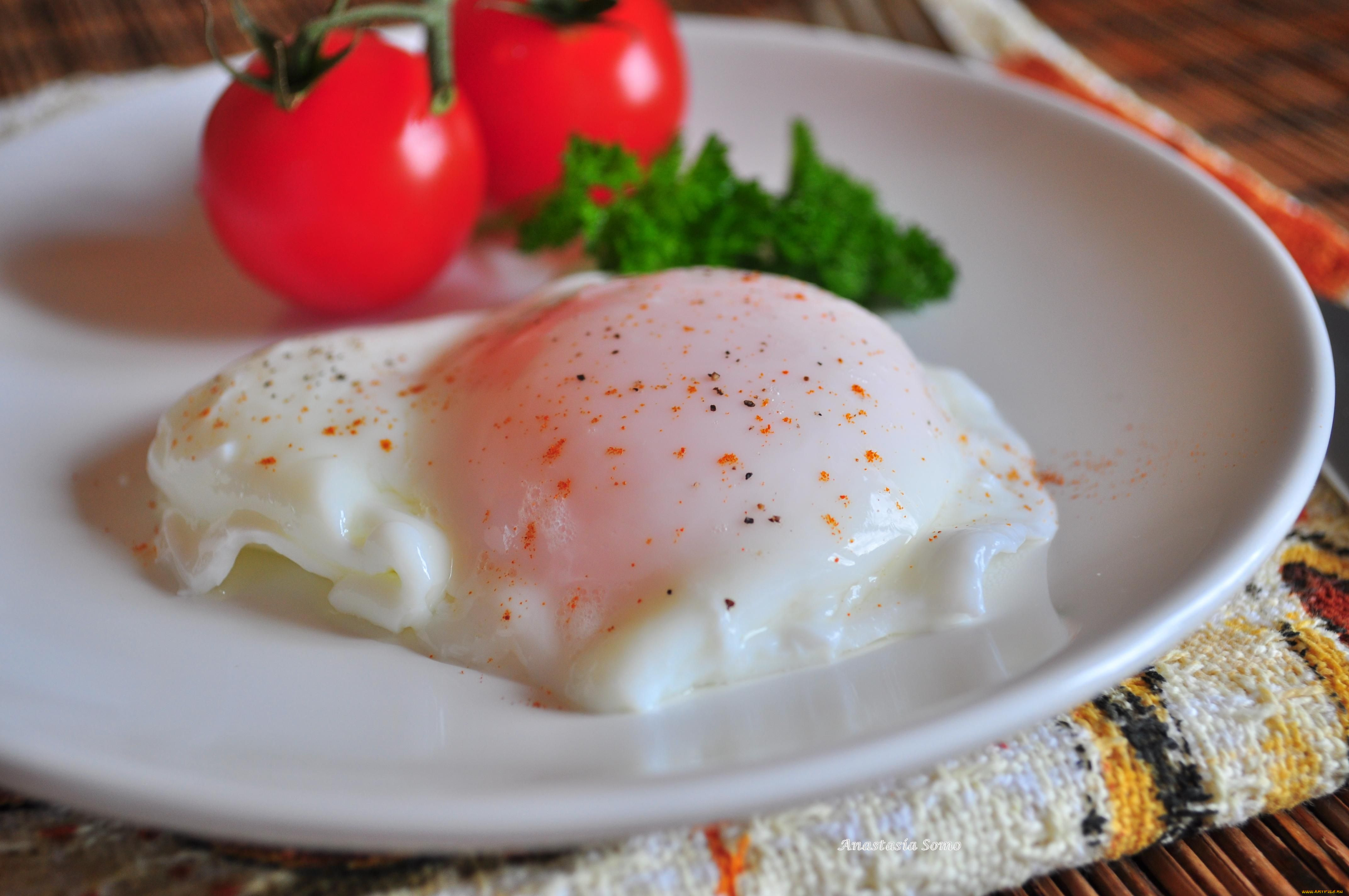 Яйца на воде рецепт. Яйцо пашот. Poached Egg яйцо пашот. Яйцо шалот. Омлет пашот.