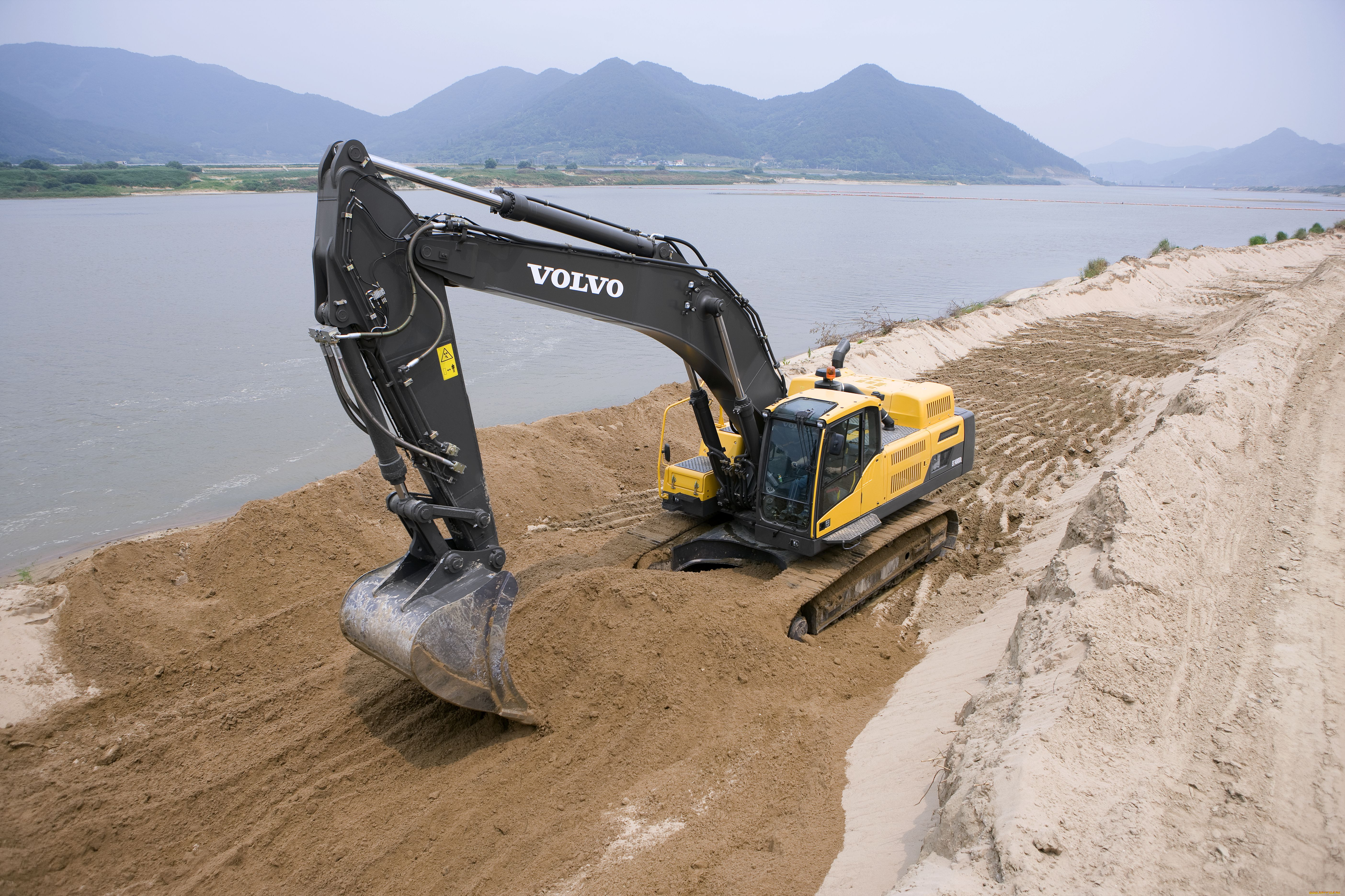 Экскаватор «volvo ec220dlr». Экскаватор вольво 150. Volvo ec210d. Volvo ec3000. Фото экскаватора вольво.