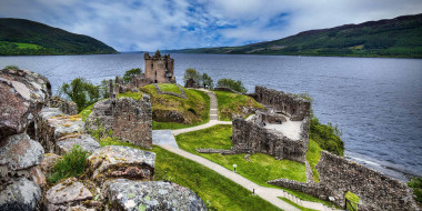 Urquhart Castle & Loch Ness, Scottish Highlands     2500x1250 urquhart castle & loch ness,  scottish highlands, , - , 
