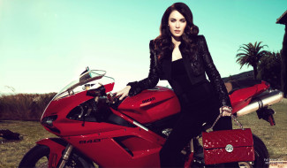 Megan Fox moto 2     2000x1172 megan fox moto 2, ,   , moto, fox, megan