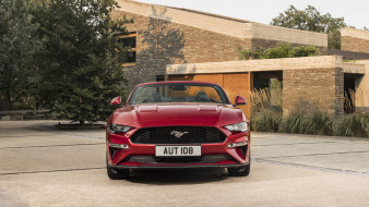 Ford Mustang Cabrio 2018 обои для рабочего стола 2276x1280 ford mustang cabrio 2018, автомобили, ford, 2018, cabrio, mustang