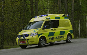 Volkswagen T5 Ambulance 2003     2048x1296 volkswagen t5 ambulance 2003, ,  , 2003, ambulance, t5, volkswagen
