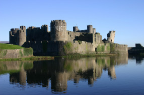 Caerphilly Castle,Wales     2560x1706 caerphilly castle, wales, ,  , caerphilly, castle