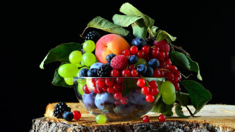 еда, фрукты,  ягоды, сливы, персики, виноград, смородина, ежевика