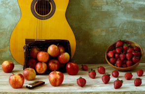 еда, фрукты,  ягоды, гитара, яблоки, клубника