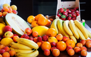 еда, фрукты,  ягоды, клубника, мандарины, бананы, дыня
