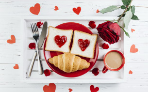 праздничные, день святого валентина,  сердечки,  любовь, кофе, круассан, роза, сердечки, тосты, завтрак