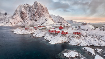 города, лофотенские острова , норвегия, горы, фьорд, дома, зима, снег