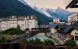 Chamonix-Mont-Blanc,France     2560x1600 chamonix-mont-blanc, france, , - 