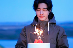 мужчины, xiao zhan, актер, куртка, торт, день, рождения
