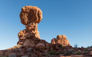 Balanced Rock,Arches NP,Utah     2560x1600 balanced rock, arches np, utah, , , balanced, rock, arches, np