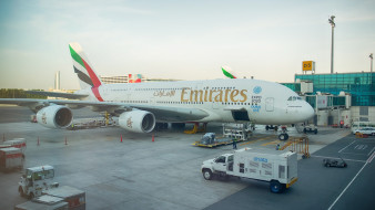 Airbus A380-800 Emirates     1920x1080 airbus a380-800 emirates, ,  , , , 