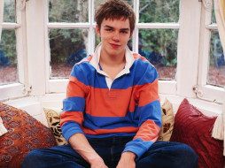 Nicholas Hoult     1600x1200 nicholas, hoult, 