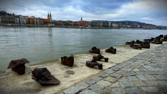 Shoes on the Danube memoria     1920x1080 shoes on the danube memoria, ,  , , shoes, on, the, danube, memoria