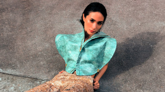     1756830 (a):_ :2120x1192