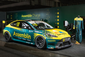 ���� ��� �������� ����� �1759028 �������(a):sparco ����������:2500x1669