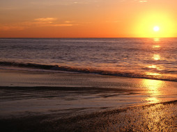 Sunrise Over the Atlantic Myrtle Beach South Carolina     1600x1200 