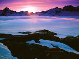 Morning Light Colors the Snowfield, The Netherlands     1600x1200 