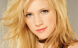 Brittany Snow, , , 