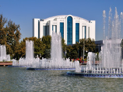 Fountains on Independence Square in Tashkent     1024x768 fountains, on, independence, square, in, tashkent, , , 