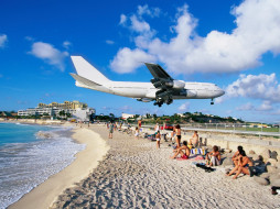 Airplane Landing at Airport, Maho Bay, Saint Martin     1600x1200 airplane, landing, at, airport, maho, bay, saint, martin, , , 