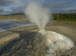 Steaming Solfatare, Hveravellir     1600x1200 